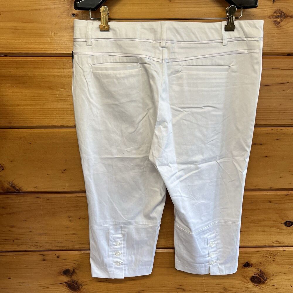 NWT Jennifer & Grace Mid Rise Stretch White Capri Jeans Size 12 Buttons At Hem